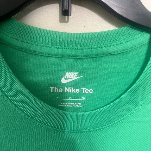 Nike Tee - Picture 2 of 3